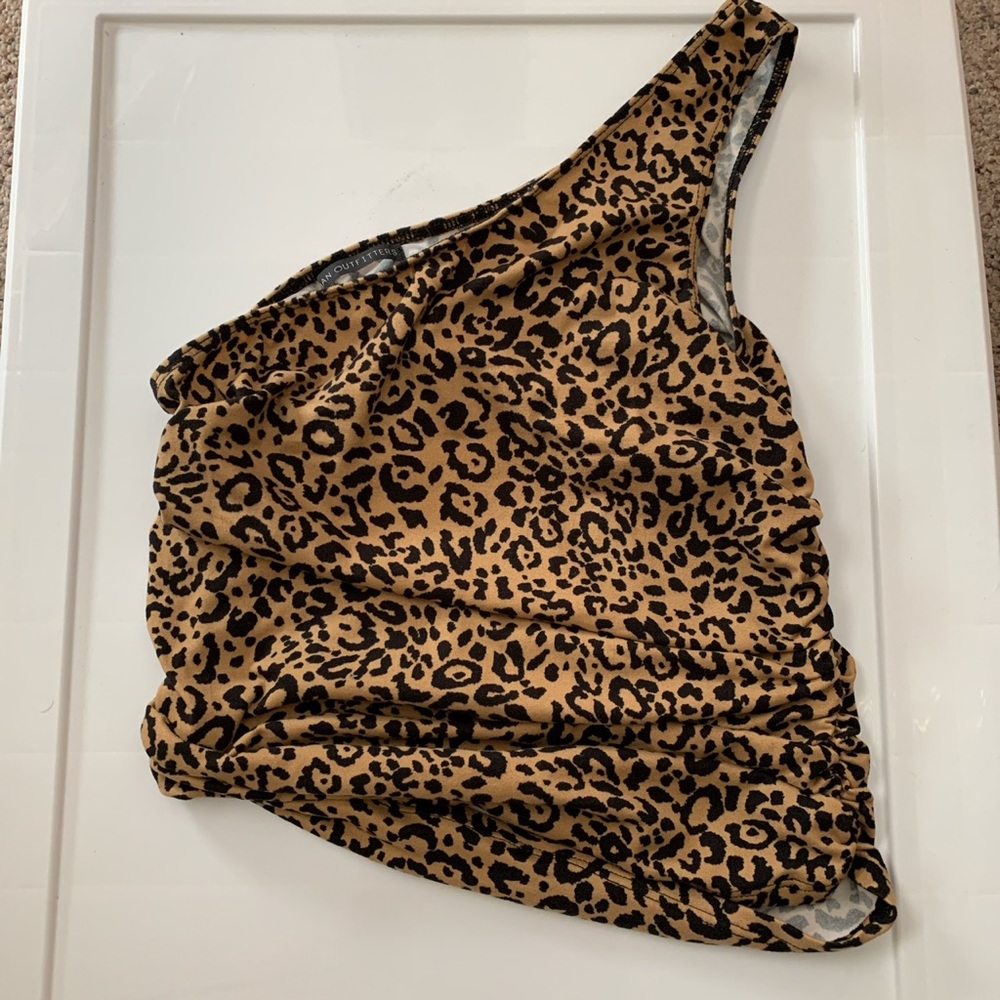 One shoulder cheetah print top !!
